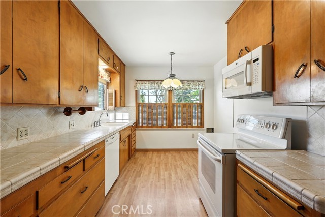 8847 Naomi Avenue, San Gabriel CA: https://media.crmls.org/medias/1d8316ff-8c9d-4e67-a3f8-50a47dbf9ab9.jpg