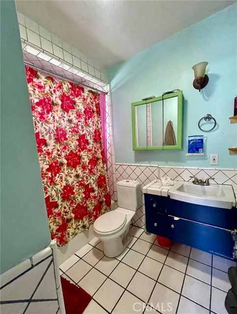 Detail Gallery Image 12 of 14 For 14214 Canterbury Dr, Victorville,  CA 92395 - 4 Beds | 2 Baths