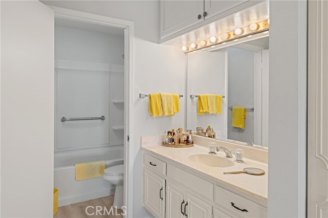 Detail Gallery Image 14 of 27 For 101 Scholz #120,  Newport Beach,  CA 92663 - 2 Beds | 2 Baths