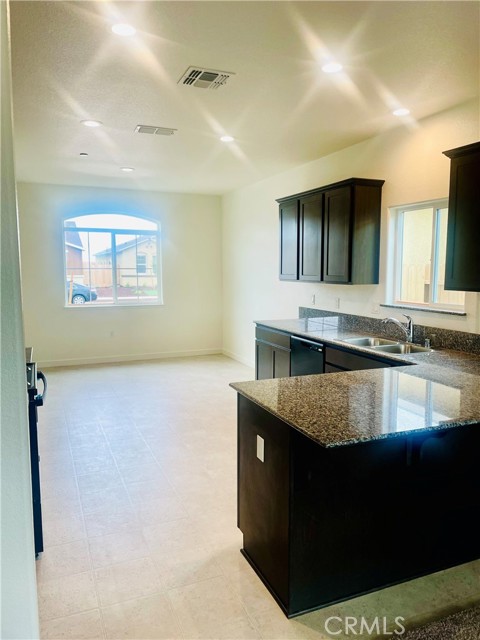 Detail Gallery Image 3 of 7 For 147 Squaw Valley, Merced,  CA 95341 - 3 Beds | 2 Baths