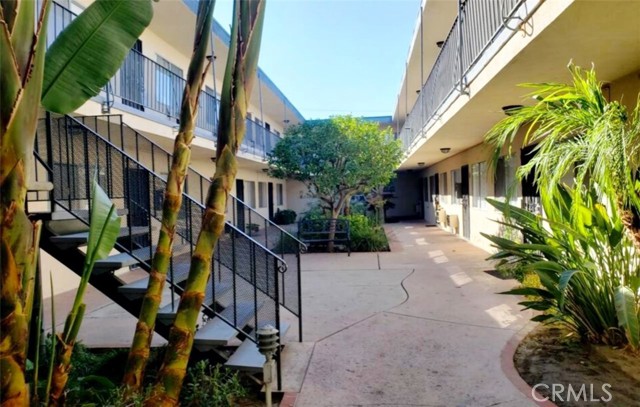 8371 Northgate Ave, Canoga Park CA: https://media.crmls.org/medias/1d851ba8-3859-4a9e-816a-0046270b88dd.jpg