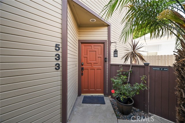 533 Roswell Avenue, Long Beach CA: https://media.crmls.org/medias/1d85e1ba-7745-4e16-9259-ffdb760f1609.jpg