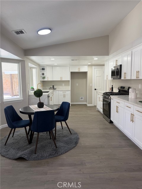 Detail Gallery Image 8 of 20 For 43012 Montemarte Ct, Lancaster,  CA 93536 - 4 Beds | 2 Baths