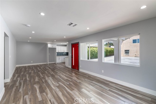 6438 Day Street, Tujunga CA: https://media.crmls.org/medias/1d874956-80b1-4a01-ae12-7b26822eb301.jpg