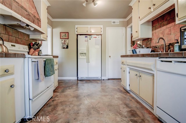 Detail Gallery Image 25 of 50 For 2401 E Avalon, Santa Ana,  CA 92705 - 5 Beds | 3 Baths