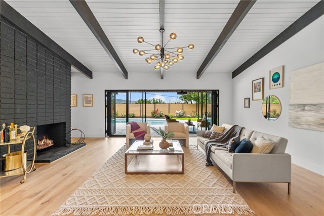 24201 Caris Street, Woodland Hills CA: https://media.crmls.org/medias/1d881c0d-97ad-4e3b-9535-dcef9801f096.jpg