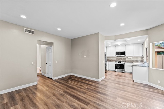 Detail Gallery Image 7 of 33 For 8227 E Candleberry Cir, Orange,  CA 92869 - 3 Beds | 2/1 Baths