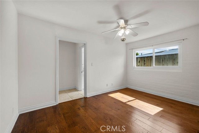 22232 Buena Ventura St, Woodland Hills CA: https://media.crmls.org/medias/1d8a30af-3d51-492f-9067-8d78acf4b80f.jpg