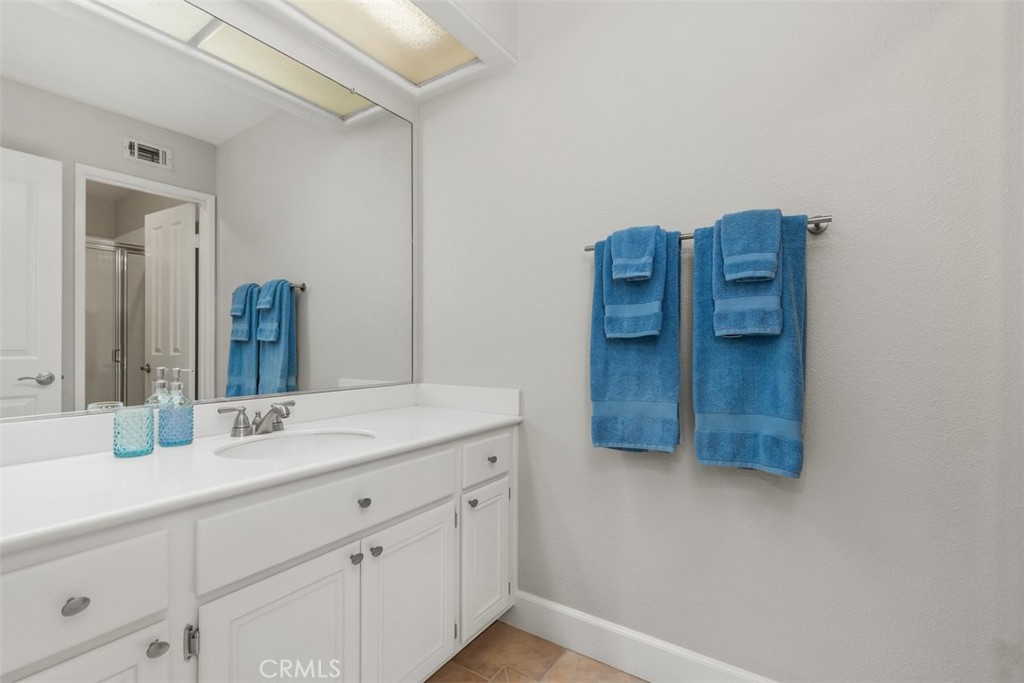 https://media.crmls.org/medias/1d8ad35b-f343-4c05-b1a0-77b8dfc99ade.jpg?preset=X-Large