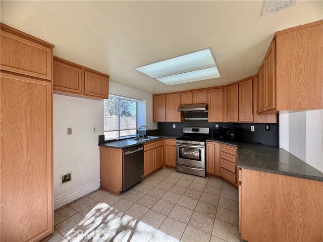 Detail Gallery Image 7 of 18 For 6738 Wrangler Rd, Chino Hills,  CA 91709 - 4 Beds | 3 Baths