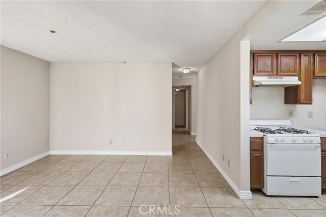 Detail Gallery Image 14 of 51 For 14988 Long View Dr, Fontana,  CA 92337 - 4 Beds | 3 Baths