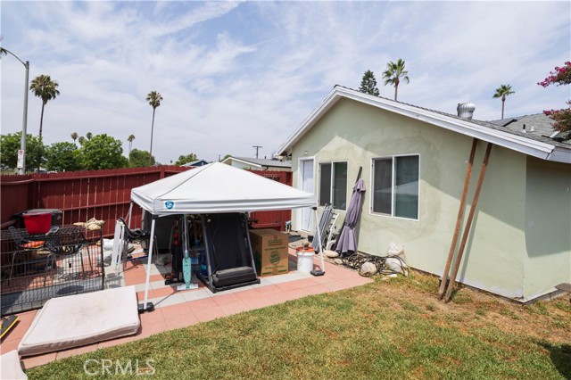 6402 Graves Avenue, Van Nuys CA: https://media.crmls.org/medias/1d8d5c89-24d1-457d-bc77-76319c020187.jpg