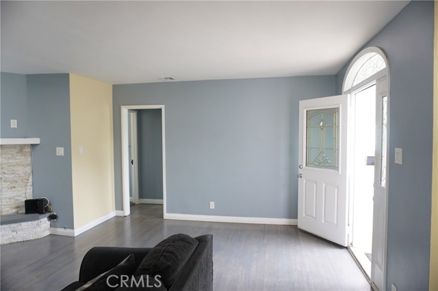 10109 Noble Avenue, Mission Hills (San Fernando) CA: https://media.crmls.org/medias/1d8ece5d-8af0-4faf-bce6-df21b1ad0641.jpg