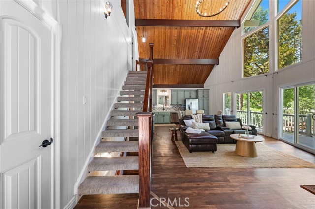 Detail Gallery Image 13 of 29 For 635 Grass Valley Dr, Lake Arrowhead,  CA 92352 - 3 Beds | 2 Baths