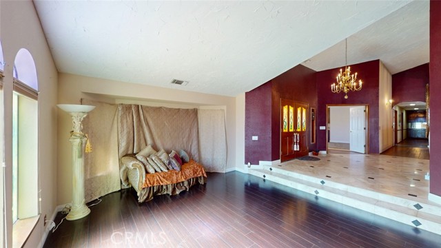 Detail Gallery Image 14 of 65 For 13889 Olathe Rd, Apple Valley,  CA 92307 - 5 Beds | 2/1 Baths