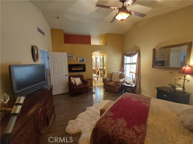 7721 Beach Falls Court, Las Vegas CA: https://media.crmls.org/medias/1d9025c2-fdb8-4327-96ed-c03afaa773b0.jpg