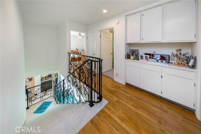 Detail Gallery Image 14 of 25 For 2109 Camino San Rafael, Glendale,  CA 91206 - 3 Beds | 3 Baths