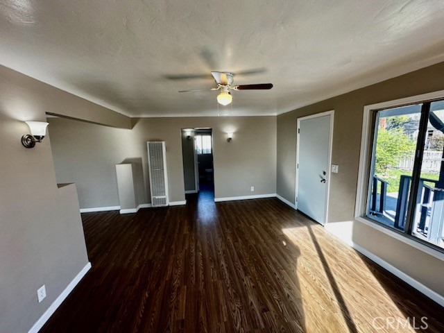 Detail Gallery Image 4 of 24 For 2707 2707 1/2 Center St, Bakersfield,  CA 93306 - 3 Beds | 2 Baths