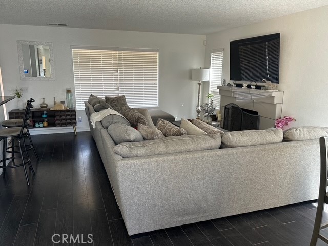Detail Gallery Image 5 of 24 For 23587 Parkland Ave, Moreno Valley,  CA 92557 - 3 Beds | 2/1 Baths