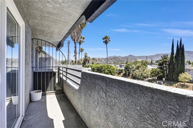 Detail Gallery Image 23 of 28 For 250 W Spazier Ave #209,  Burbank,  CA 91502 - 2 Beds | 2/1 Baths