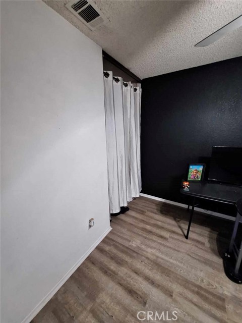 Detail Gallery Image 9 of 18 For 12415 5th Ave, Victorville,  CA 92395 - 3 Beds | 2 Baths