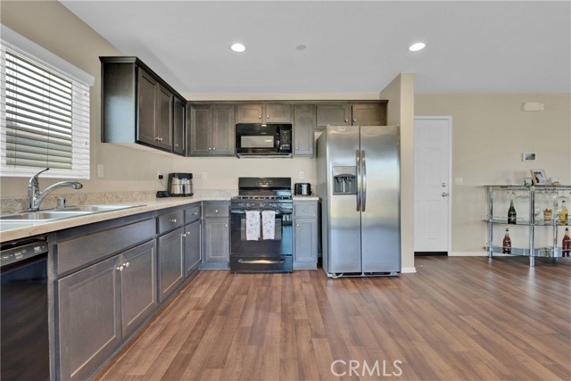 10562 Chevron Court, Adelanto CA: https://media.crmls.org/medias/1d92fe17-2204-4056-93b2-0c33a5dd4ede.jpg