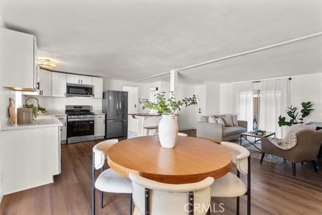 Detail Gallery Image 8 of 36 For 300 N Rampart St #127,  Orange,  CA 92868 - 4 Beds | 2 Baths