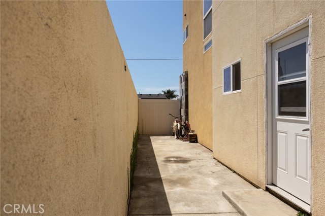 13707 S Budlong Avenue, Gardena CA: https://media.crmls.org/medias/1d93dc2e-b496-4f99-8a61-2e025a7b02f9.jpg
