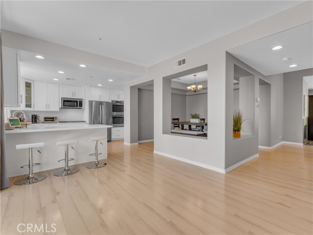 5637 Como Circle, Woodland Hills CA: https://media.crmls.org/medias/1d940a50-2e14-45cf-b67b-31f2c3c4adf6.jpg