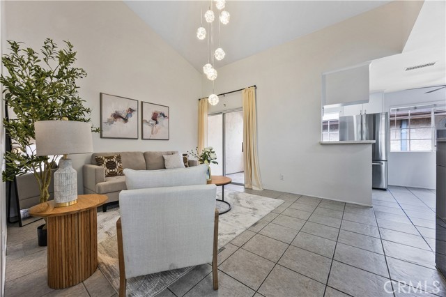 Detail Gallery Image 3 of 34 For 7315 Exeter St #12,  Paramount,  CA 90723 - 2 Beds | 2 Baths