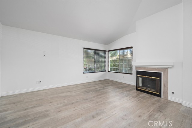 51 Waxwing Lane, Aliso Viejo CA: https://media.crmls.org/medias/1d943b20-c7b4-44b0-afba-4b425736a026.jpg
