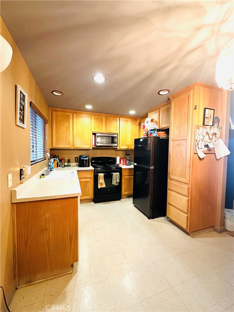 https://media.crmls.org/medias/1d9465f0-3831-41f3-af0a-b3adc1b35464.jpg?preset=X-Large