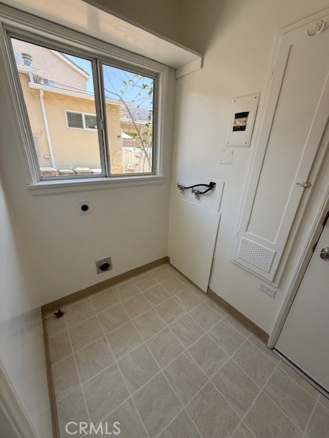Detail Gallery Image 8 of 32 For 828 E Cypress Ave, Burbank,  CA 91501 - 3 Beds | 2 Baths