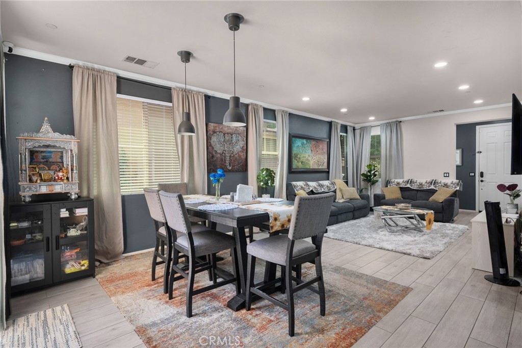 3134 E La Avenida Drive