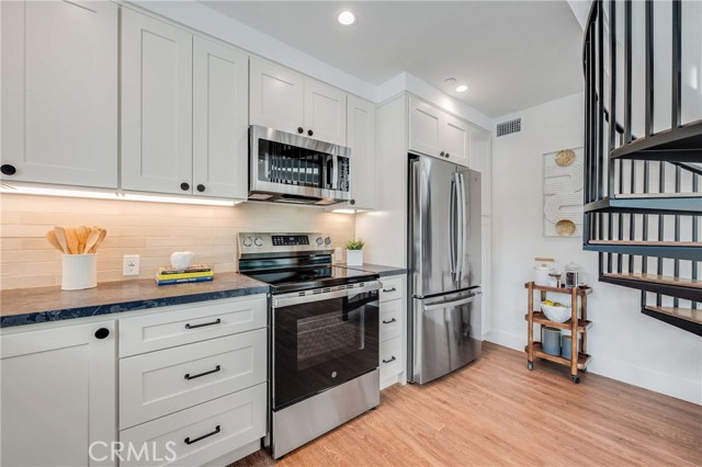 Detail Gallery Image 12 of 30 For 127 E Foothill Bld a,  Glendora,  CA 91741 - 1 Beds | 1 Baths