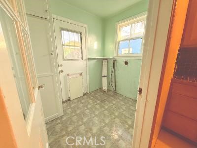 Detail Gallery Image 6 of 8 For 2010 Golden Ave, Long Beach,  CA 90806 - 2 Beds | 2 Baths