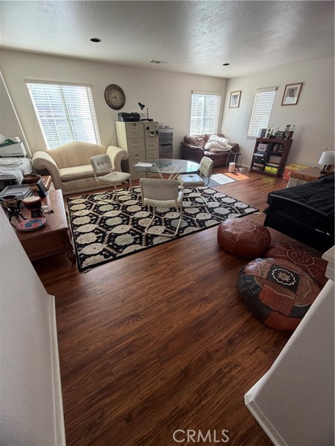 Detail Gallery Image 45 of 63 For 28512 Meadow Heights Ct, Canyon Country,  CA 91387 - 6 Beds | 3 Baths