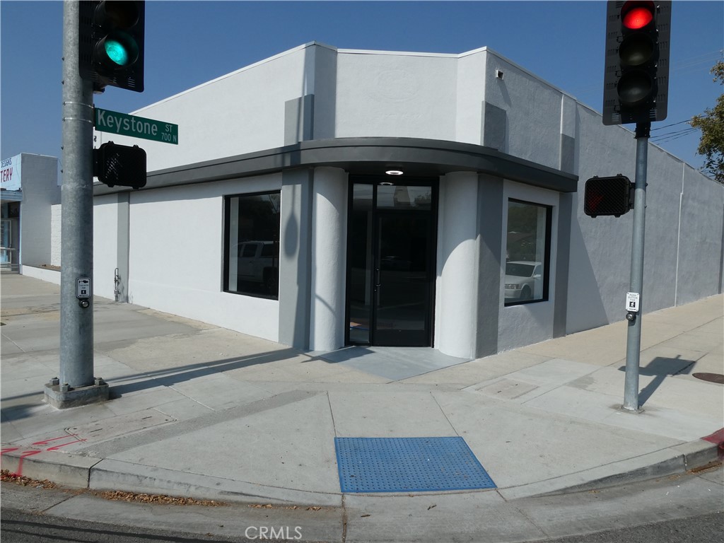 2101 W Magnolia Boulevard, Burbank, CA 91506