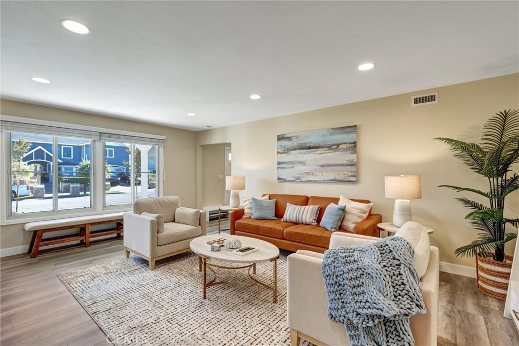 MLS #PW25250976 image #1