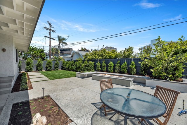 Detail Gallery Image 13 of 29 For 7512 Rindge Ave, Playa Del Rey,  CA 90293 - 3 Beds | 3 Baths