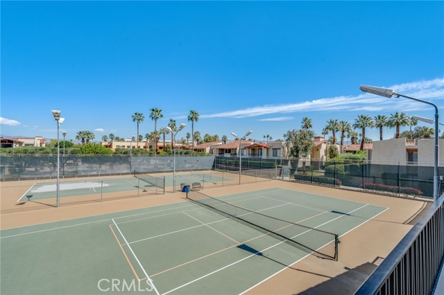 Detail Gallery Image 32 of 42 For 1411 N Sunrise Way #18,  Palm Springs,  CA 92262 - 2 Beds | 2 Baths