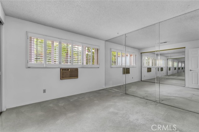 1st Level bedroom.
building has air-conditioning.  
wall unit is for economy