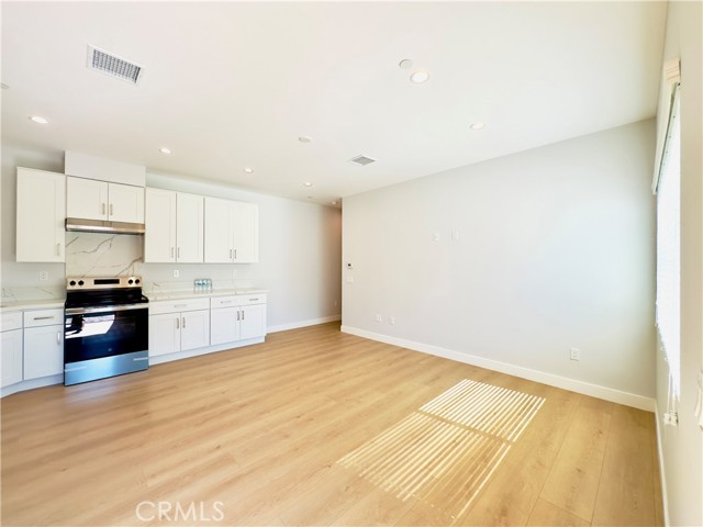 17522 Lemay Street, Lake Balboa CA: https://media.crmls.org/medias/1d9ba474-bd40-4ed4-a127-84a66f9ae3f4.jpg