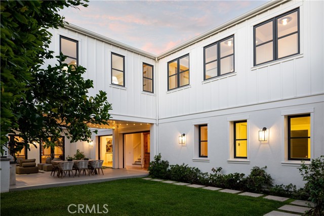 2217 Laurel Place, Newport Beach CA: https://media.crmls.org/medias/1d9c1a8e-c807-4924-935a-5ce3b4c9db15.jpg