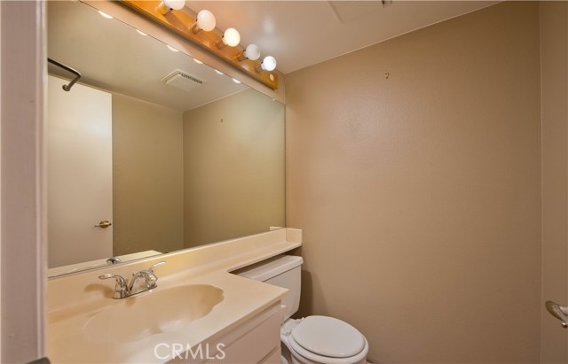 Detail Gallery Image 5 of 26 For 2595 La Paloma Cir, Thousand Oaks,  CA 91360 - 3 Beds | 1/1 Baths