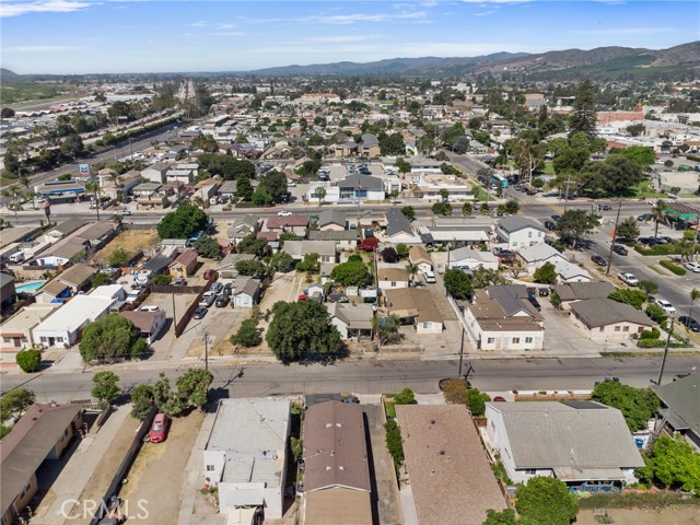 214 S Ojai Street, Santa Paula CA: https://media.crmls.org/medias/1d9c628f-8e2d-4ac4-9265-1137550f6466.jpg