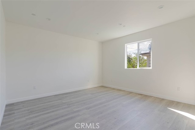 Detail Gallery Image 22 of 28 For 17426 Roscoe Bld, Northridge,  CA 91325 - 3 Beds | 2/1 Baths