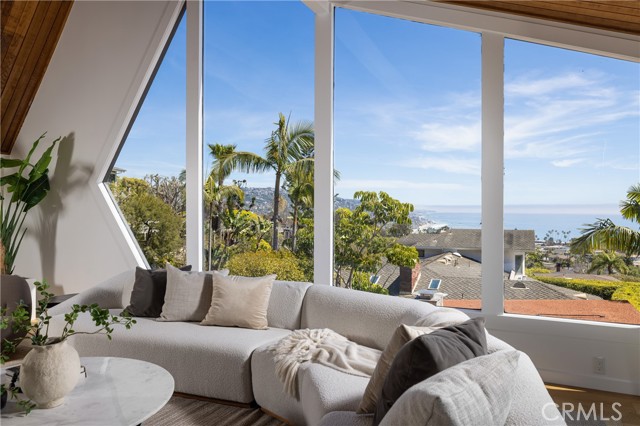 Detail Gallery Image 3 of 28 For 531 Allview, Laguna Beach,  CA 92651 - 4 Beds | 4/1 Baths