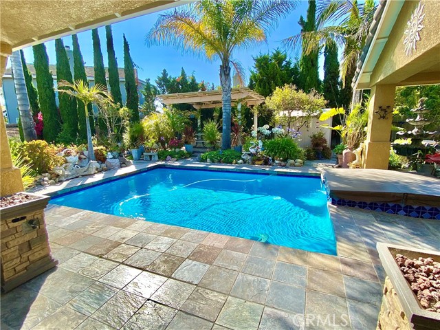 Detail Gallery Image 2 of 59 For 527 San Antonio Dr, Santa Maria,  CA 93455 - 4 Beds | 3 Baths