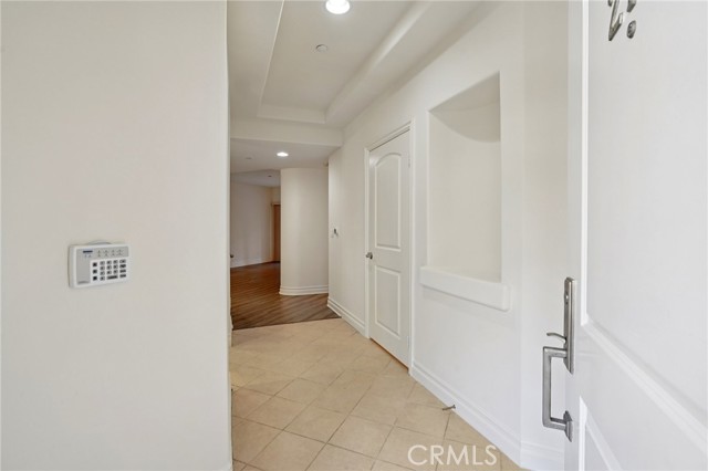 15206 Burbank Boulevard, Sherman Oaks CA: https://media.crmls.org/medias/1d9f0006-8ef0-4776-8971-de4eb405f9ed.jpg
